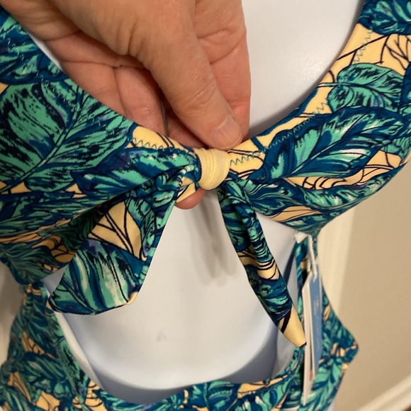 Cupshe One Piece Swimsuit - Picture 2 of 7